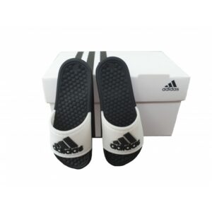 Par de chanclas de goma con su caja